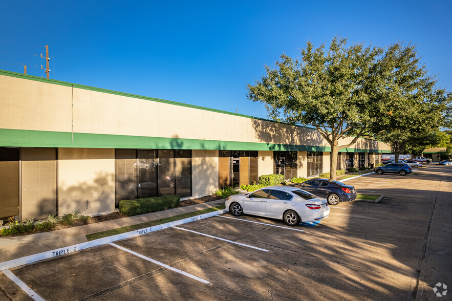 Primary Photo Of 3300-3352 Walnut Bend Ln, Houston Flex For Lease