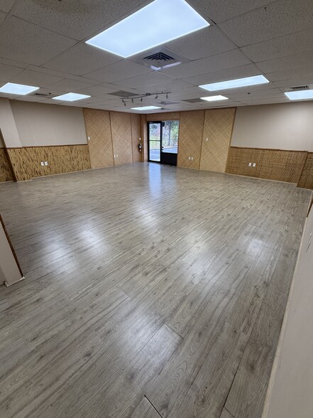 More Photos Of 1227-1285 Commons Ct, Clermont Warehouse For Lease