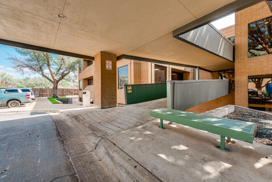 More Photos Of 3000 Garfield St, Midland Office For Lease