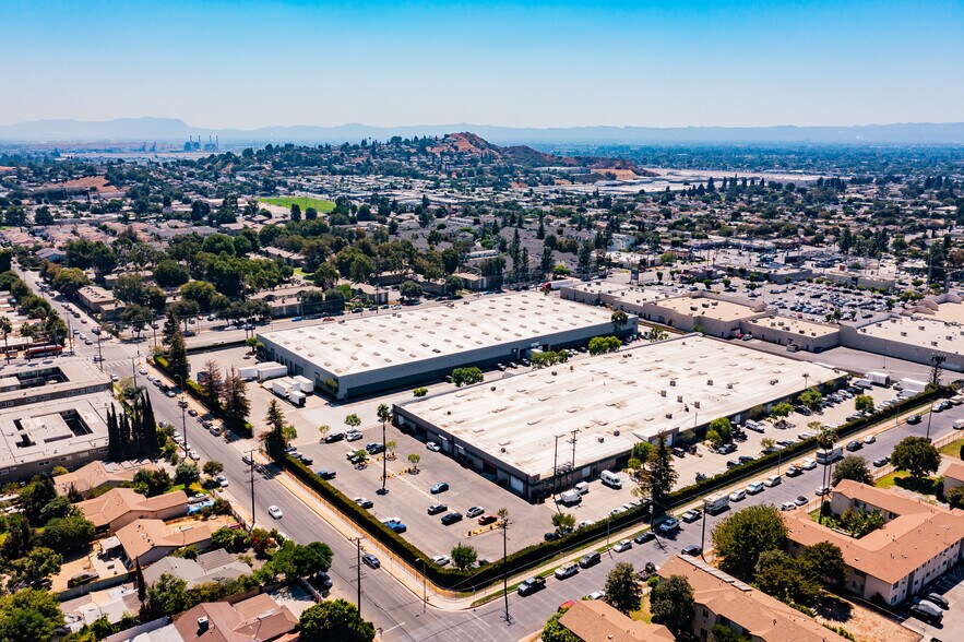 More Photos Of 12701 Van Nuys Blvd, Pacoima Warehouse For Lease