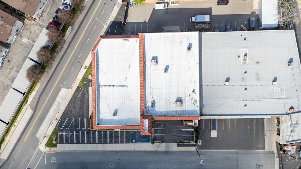 More Photos Of 445-447 Madera St, San Gabriel Distribution For Lease