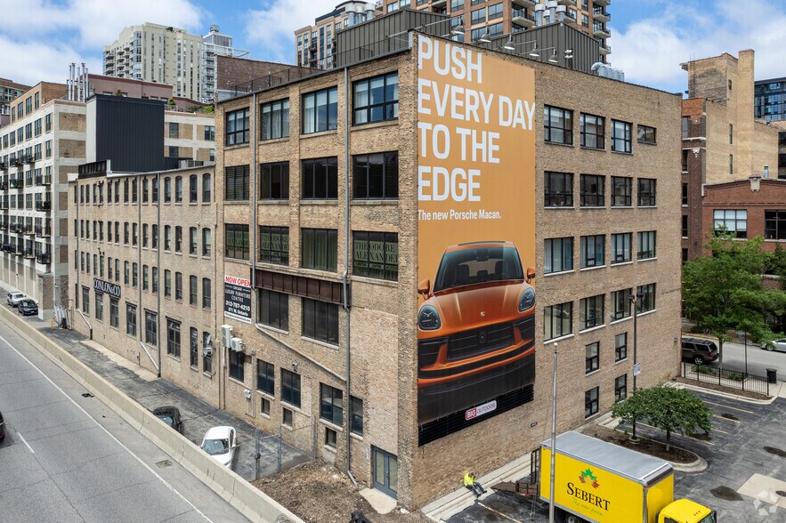 More Photos Of 401 W Ontario St, Chicago Loft Creative Space For Sale