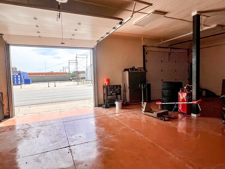 More Photos Of 1305 S 1st St, Abilene General Retail For Sale