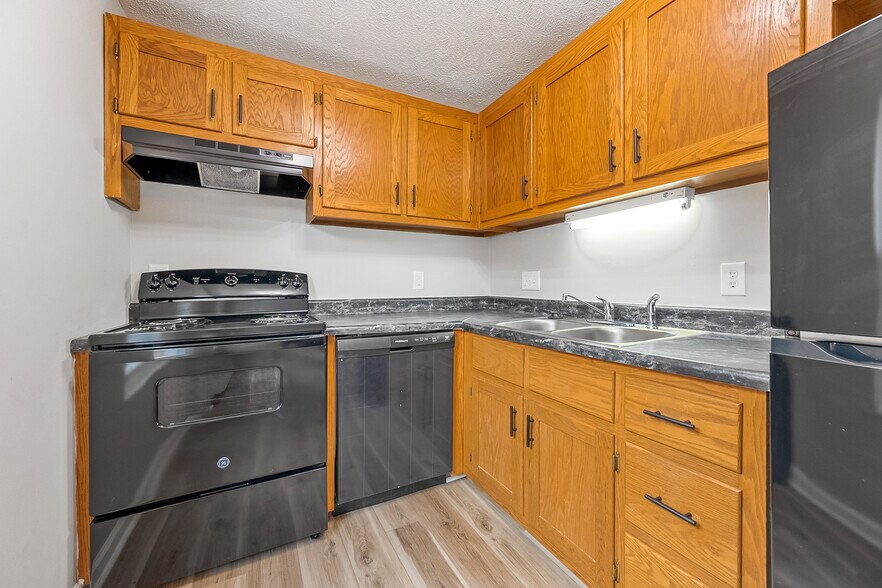 More Photos Of 522 N Main St, Hillsville Office Residential For Sale