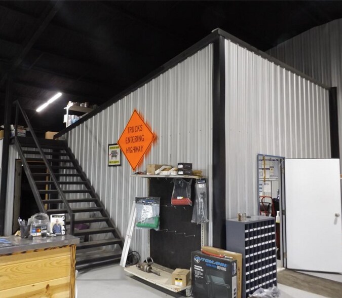 More Photos Of 4400 NE Lincoln Rd, Idabel Industrial For Sale