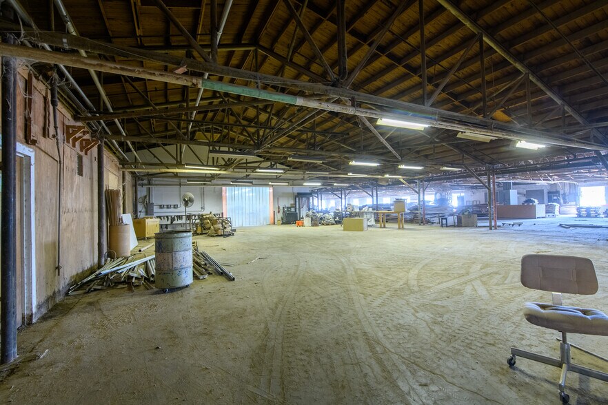 More Photos Of 440 Frankston St, Jacksonville Warehouse For Sale