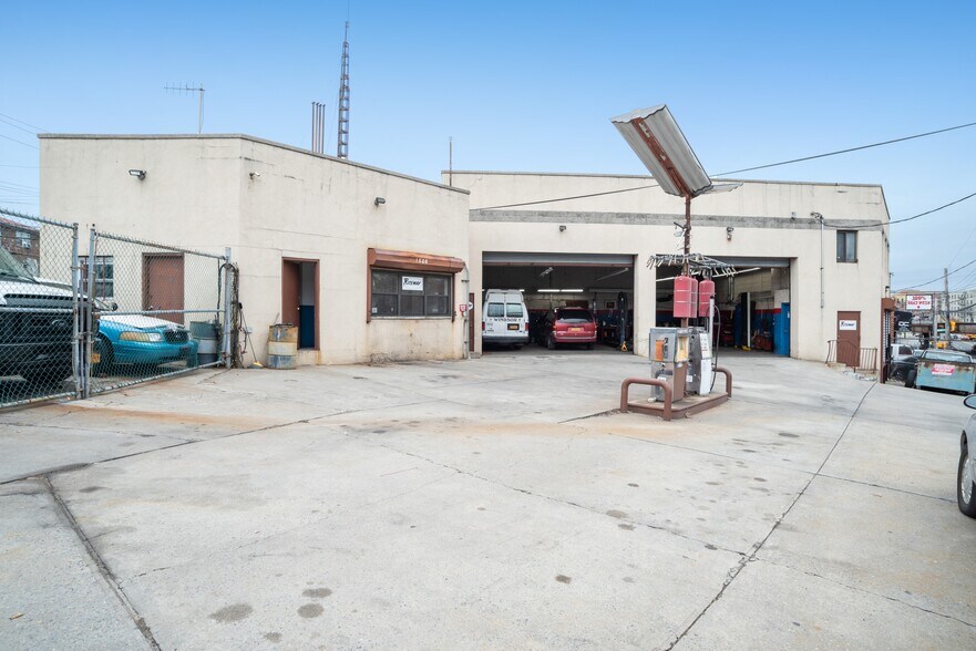 More Photos Of 1580 Bronxdale Ave, Bronx Service Station For Sale
