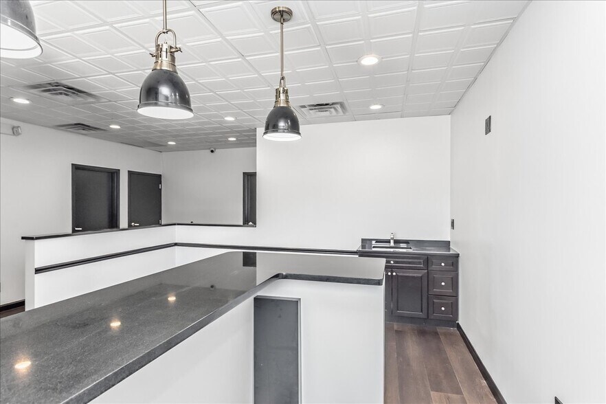 More Photos Of 816 Hempstead Tpke, Franklin Square Office For Lease