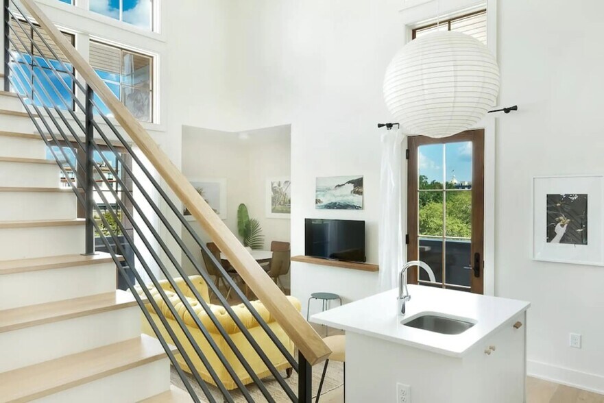 More Photos Of 36 Martin Luther King Jr Blvd, Savannah Specialty For Sale