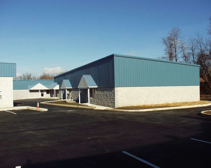 More Photos Of 249 Planebrook Rd, Malvern Showroom For Lease