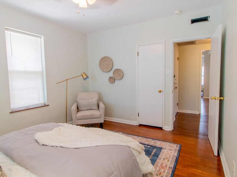 More Photos Of 5036 Tholozan Ave, Saint Louis Multifamily For Sale