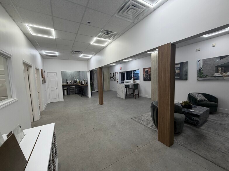 More Photos Of 3520 Old Metro Pky, Fort Myers Warehouse For Lease