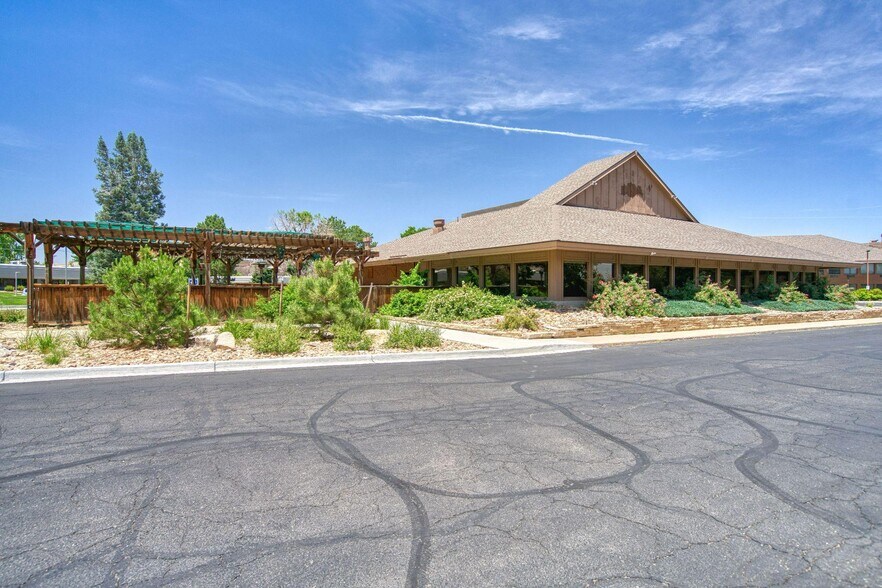 Primary Photo Of 1900 Ken Pratt Blvd, Longmont Apartments For Lease