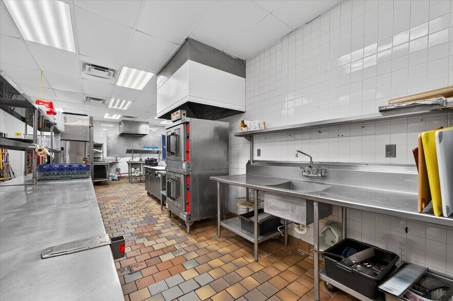 More Photos Of 4000 Fort Campbell Blvd, Hopkinsville Restaurant For Sale