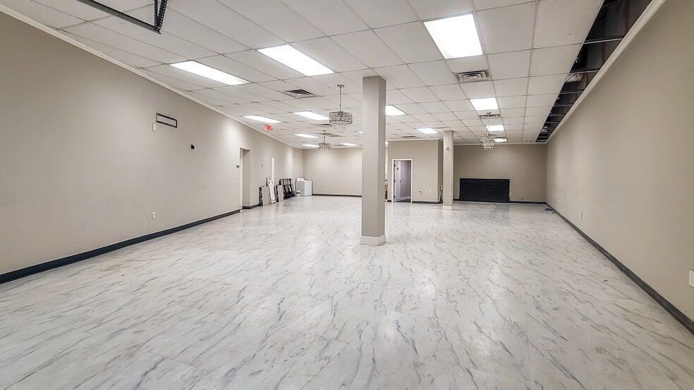 More Photos Of 5105 Reagan Dr, Charlotte Storefront Retail Office For Sale