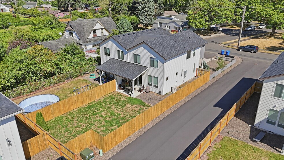 More Photos Of , Kelso Multifamily For Sale