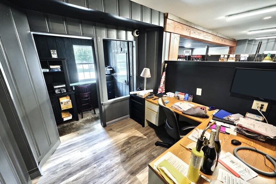 More Photos Of 21603 Middletown Rd, Freeland Freestanding For Sale