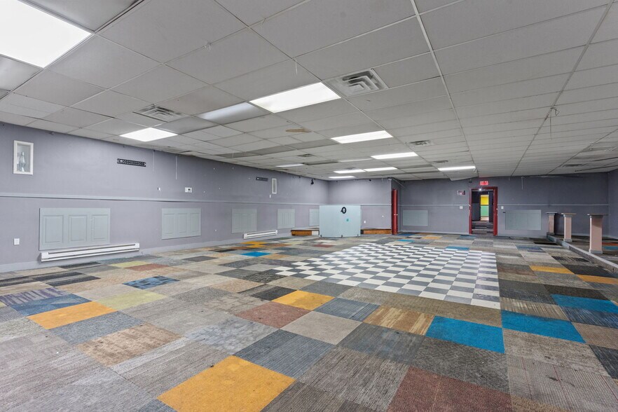 More Photos Of 318 S Broad St, Trenton Storefront For Sale