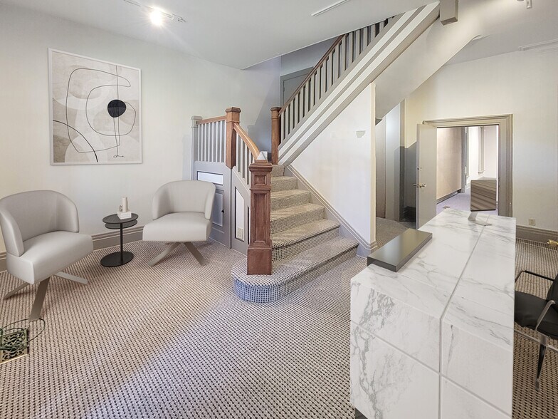 More Photos Of 1730 Madison Rd, Cincinnati Office For Sale