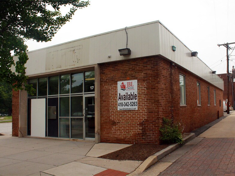 More Photos Of 17 Center Pl, Dundalk Storefront For Sale