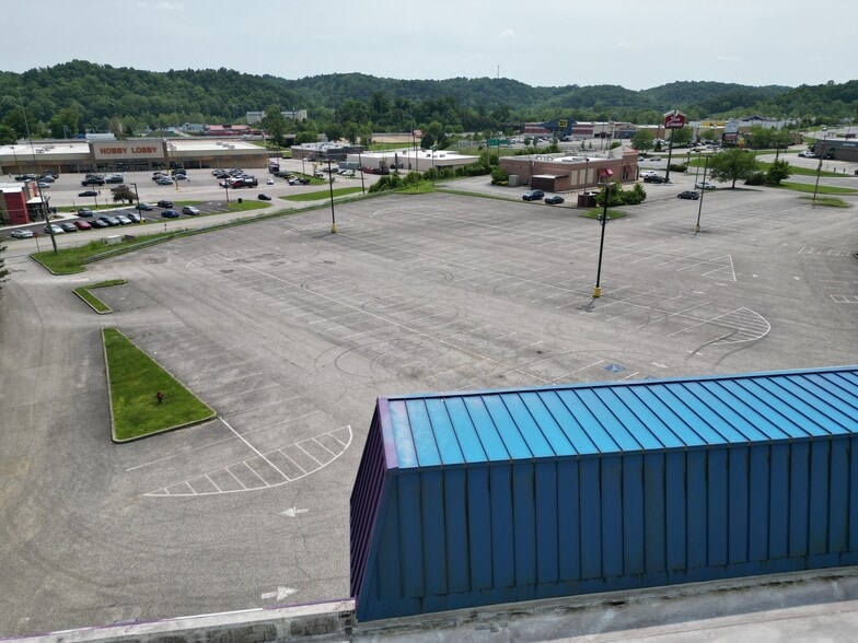 More Photos Of 109 Mall Rd, Barboursville Freestanding For Lease