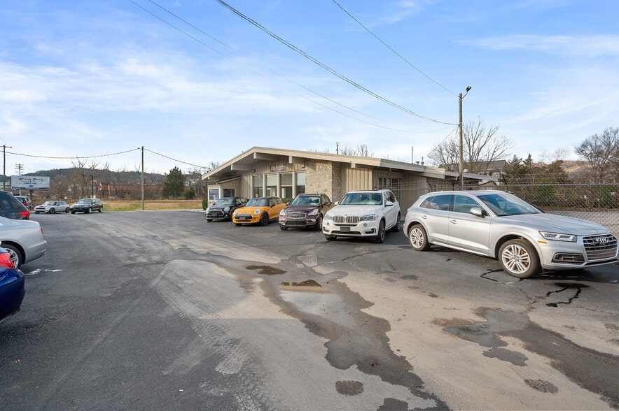 More Photos Of 2000 Columbia Ave, Franklin Freestanding For Lease