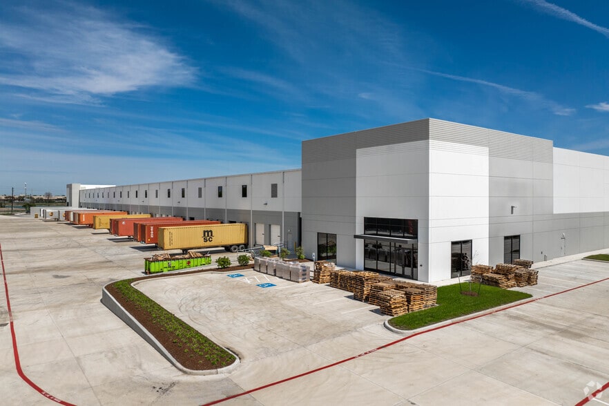 More Photos Of 13930 Journey Rd, Houston Warehouse For Sale