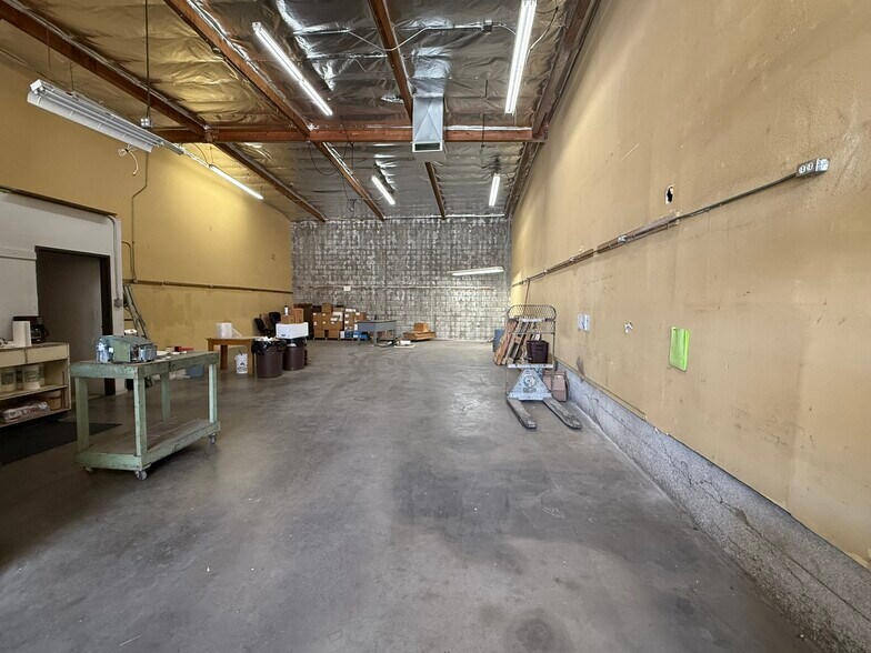 More Photos Of 12846-12955 Arroyo St, Sylmar Warehouse For Sale