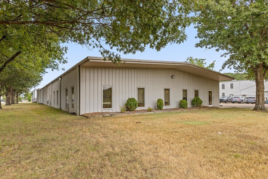 More Photos Of 3200 N Hawthorne St, Chattanooga Flex For Sale