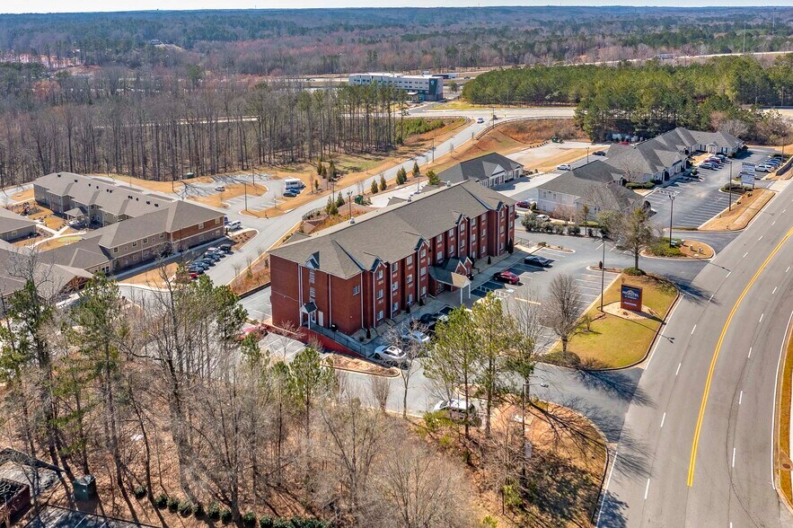 More Photos Of 195 Country Club Dr, Stockbridge Hotel For Sale