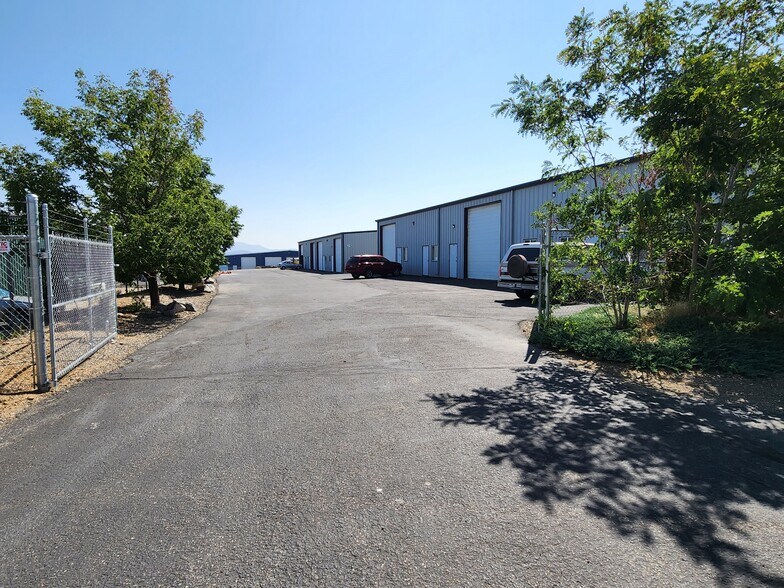 More Photos Of 21 Cygnet Dr, Mound House Distribution For Lease