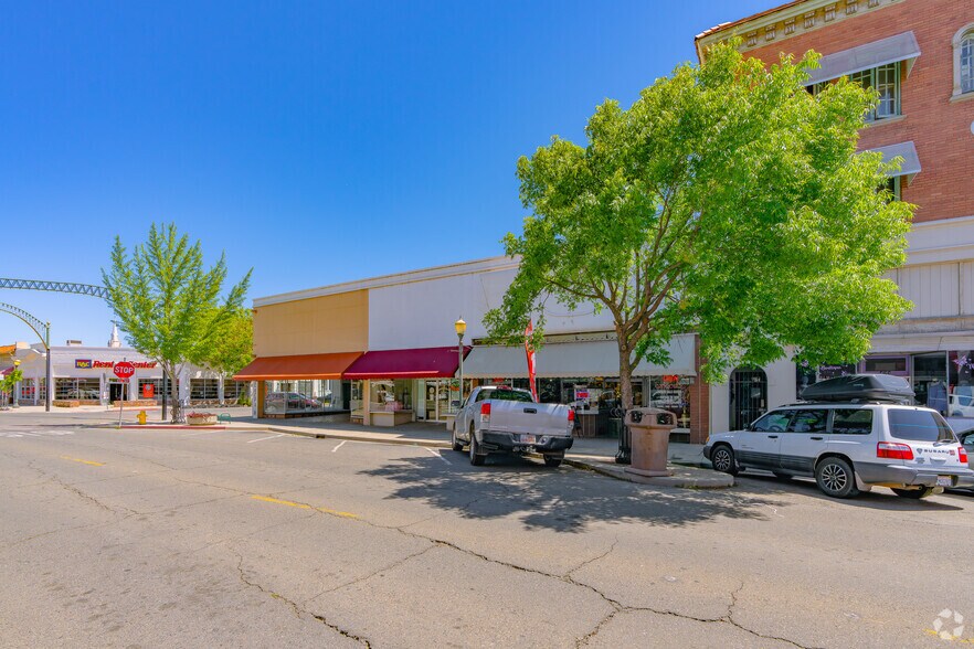 More Photos Of 421-423 D St, Marysville Storefront Retail Residential For Sale