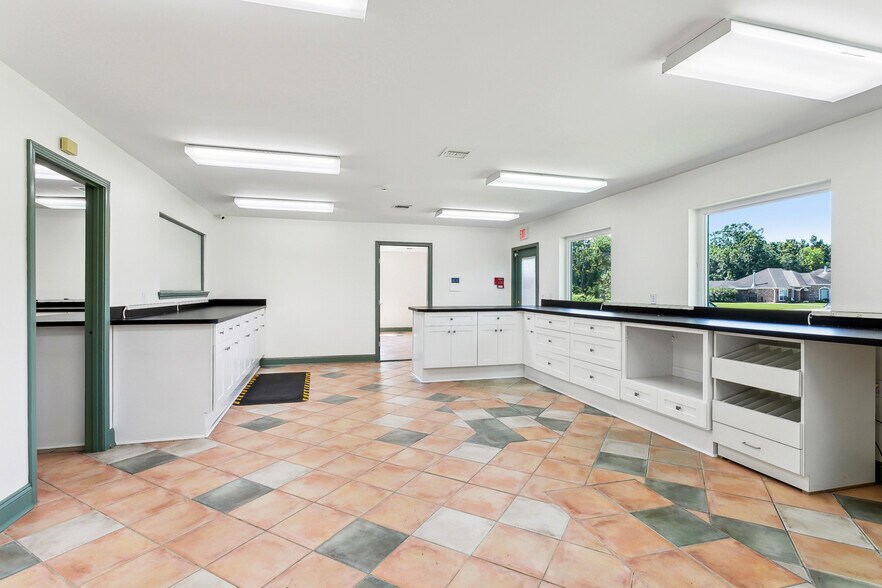 More Photos Of 2916 S Lake Blvd, Violet Office For Sale