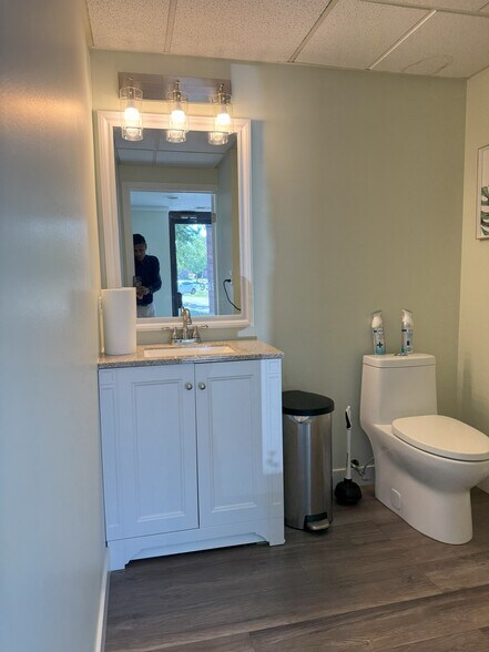 More Photos Of 939 N Plum Grove Rd, Schaumburg Medical For Lease