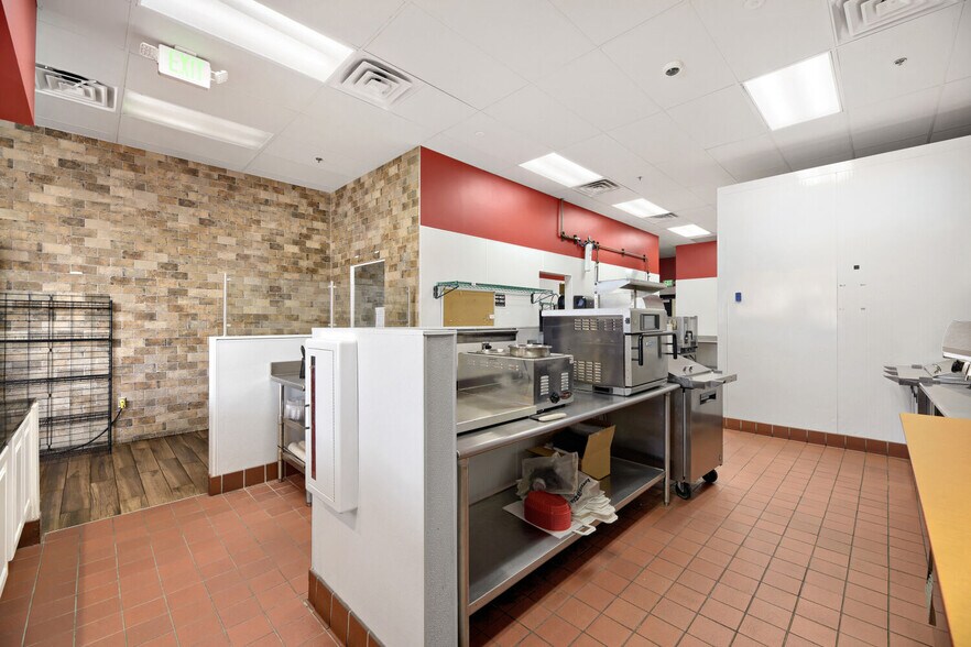 More Photos Of 6200 Leetsdale Dr, Denver Storefront For Lease