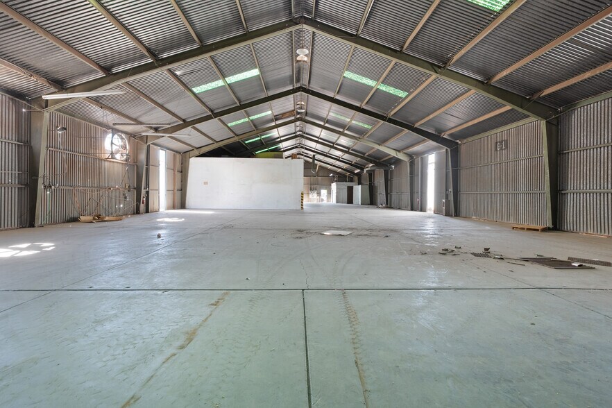 More Photos Of 220 E Commercial Ave, El Centro Manufacturing For Sale