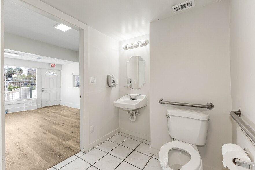 More Photos Of 138 E Gore St, Orlando Medical For Sale