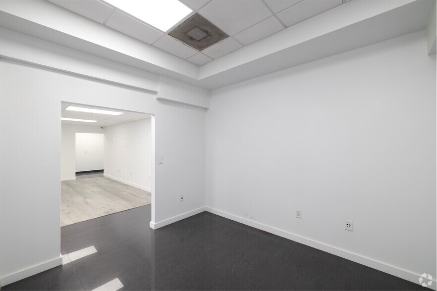 More Photos Of 5240-5260 NW 167th St, Miami Gardens Warehouse For Lease