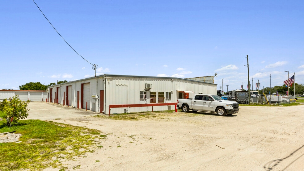 More Photos Of 107 Caladium Row, Sebring Self Storage For Sale