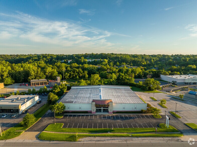 More Photos Of 13850 Manchester Rd, Manchester Freestanding For Lease