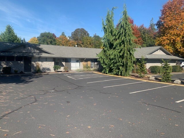 More Photos Of 6511-6549 SE King Rd, Milwaukie Office For Sale