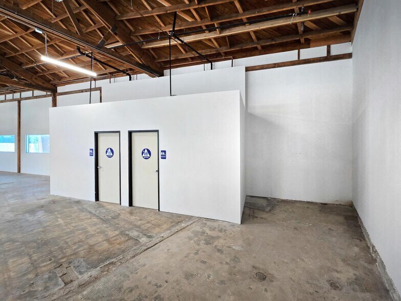 More Photos Of 5075 W Adams Blvd, Los Angeles Medical For Lease