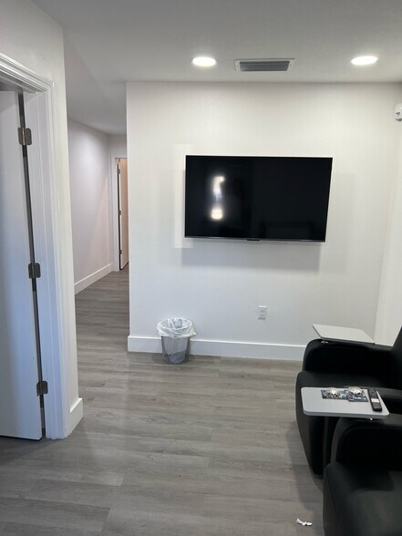 More Photos Of 2581 FL-60, Valrico Industrial For Lease