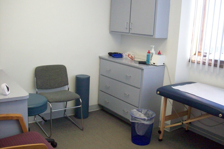 More Photos Of 4647 W 103 St, Oak Lawn Medical For Sale