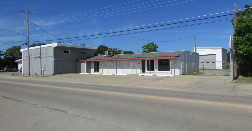 Primary Photo Of 1907 N 11th St, Muskogee Office For Lease