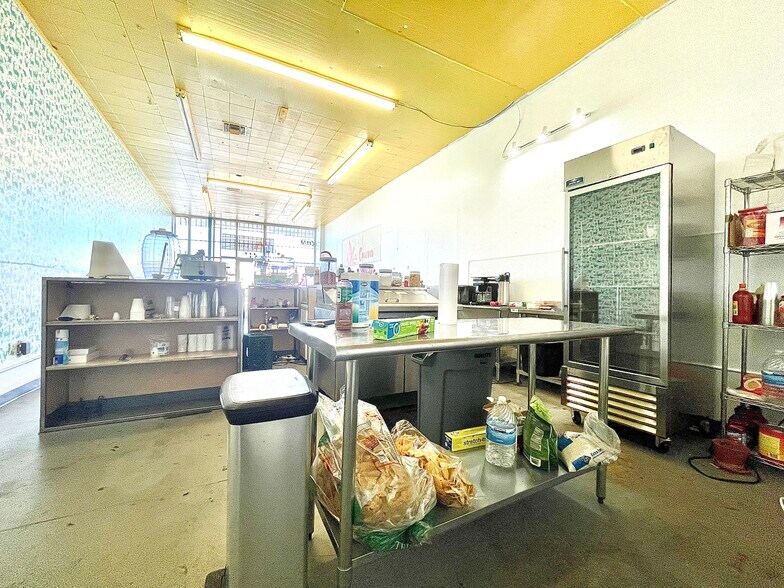 More Photos Of 903 N 16th St, Phoenix General Retail For Lease