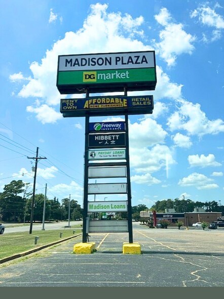 More Photos Of 2039 E Madison Ave, Bastrop General Retail For Lease