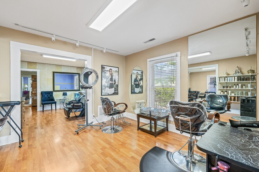 More Photos Of 805 Turner St, Clearwater Office For Sale