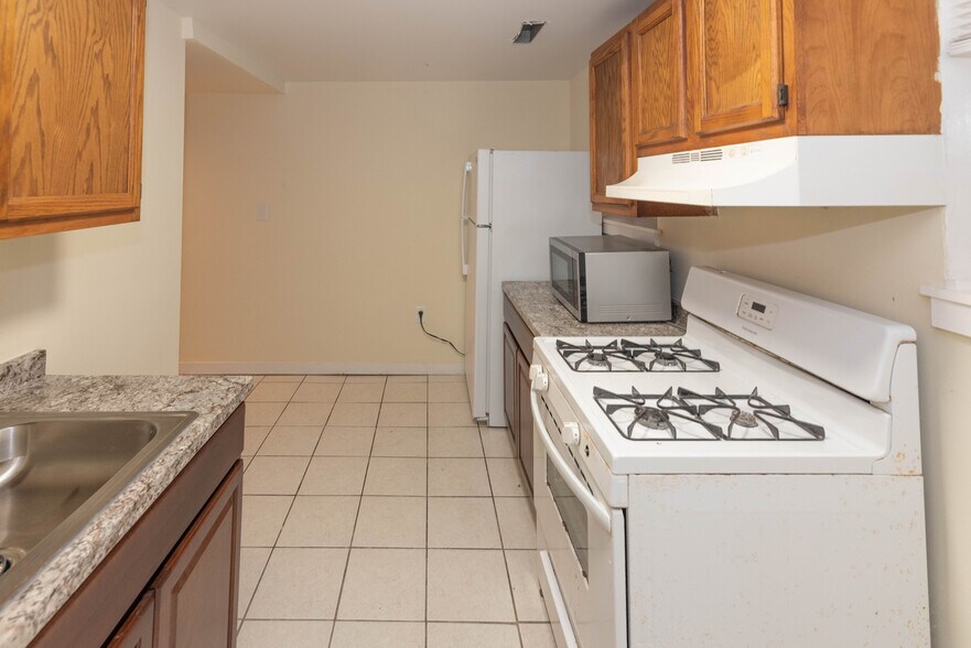 More Photos Of 2100-2102 Maryland Ave, Baltimore Apartments For Sale