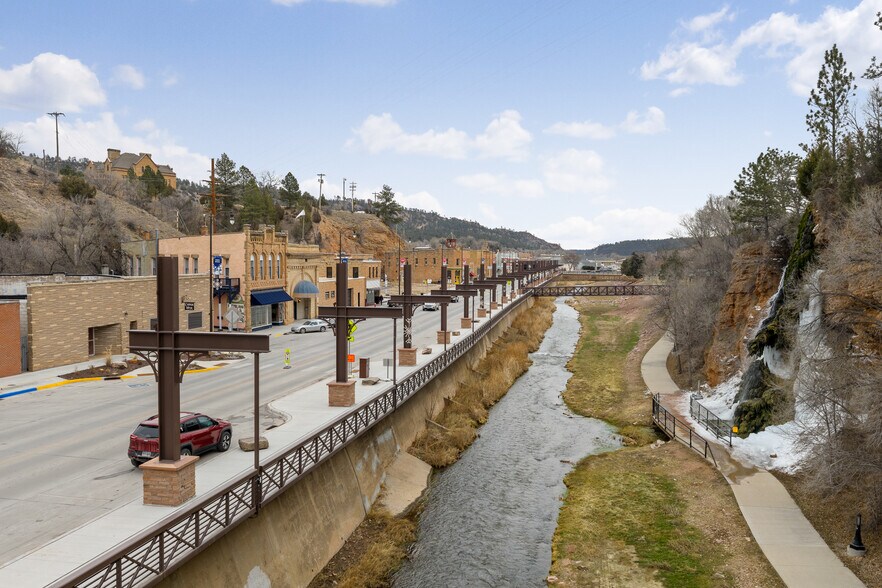 More Photos Of 603 N River St, Hot Springs Hotel For Lease